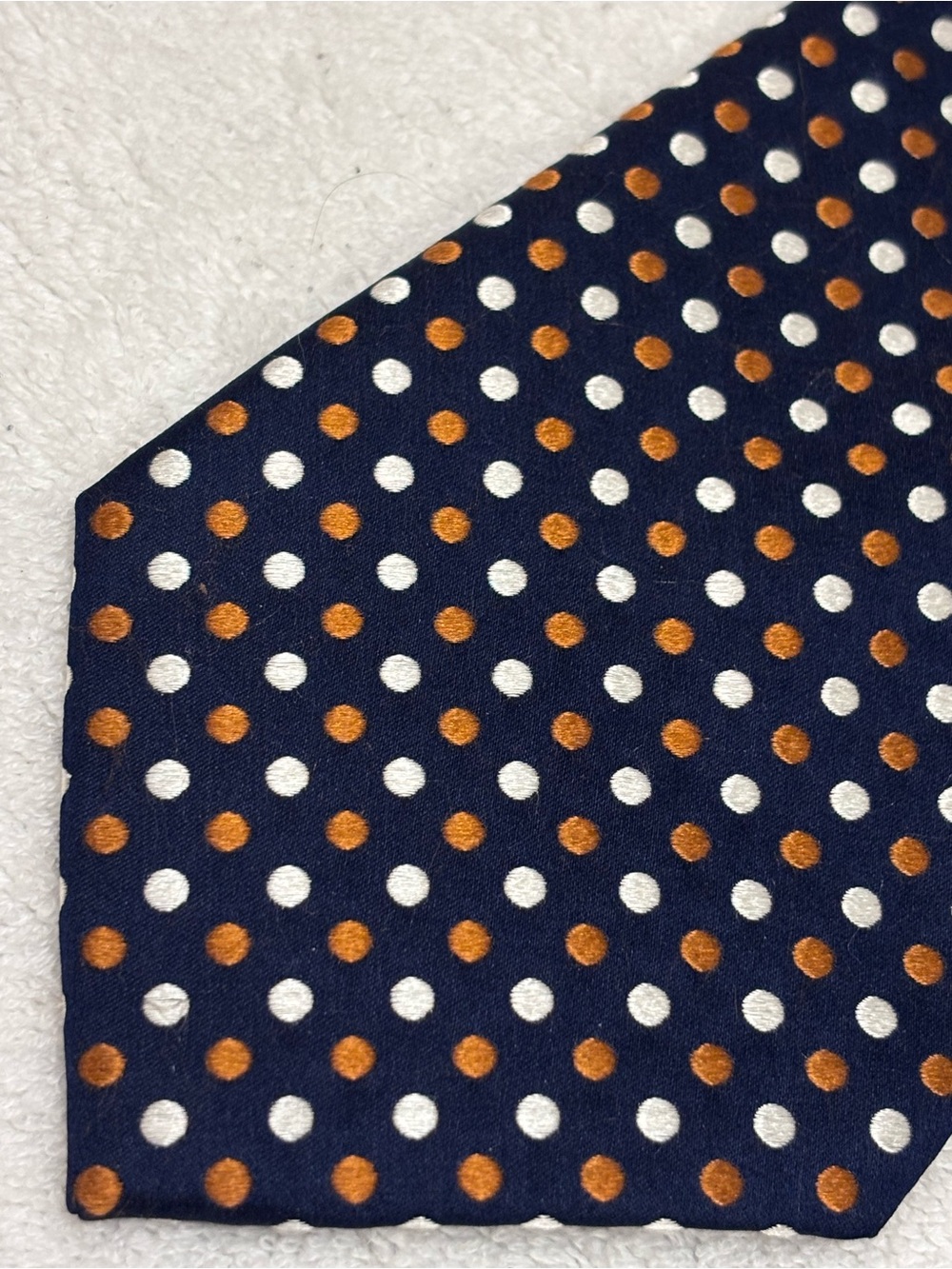 Brand New Stylish Tie By Geoffrey Beene - Tie Width Is 4 Inches